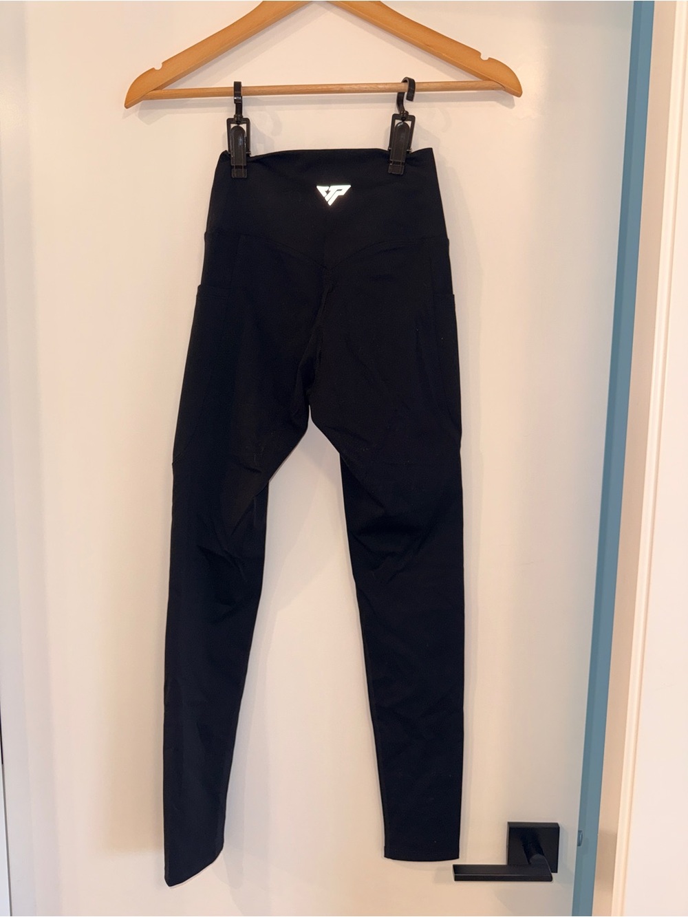 Black V-waist Performance Leggings with Reflective Logo